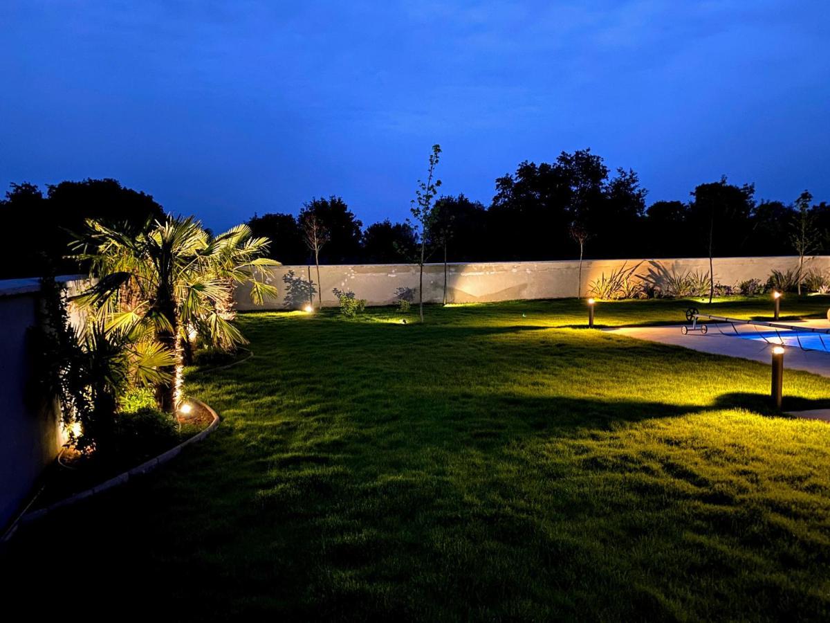 Villa Eni Medulin Sisan Heated Pool Exterior photo